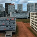 Imagem de prédio em Brasília representando elevação do ITBI e complicações em transações no DF.