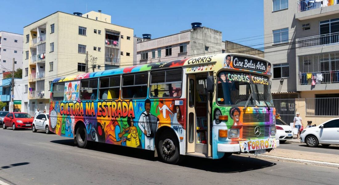 Ônibus cultural itinerante do Projeto Andanças estacionado em rua de Ceilândia, com decorações artísticas brasileiras.