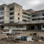 Edifício da CLDF em Brasília com faixas de celebração do sindicato de enfermeiros em meio a crise na saúde do DF.