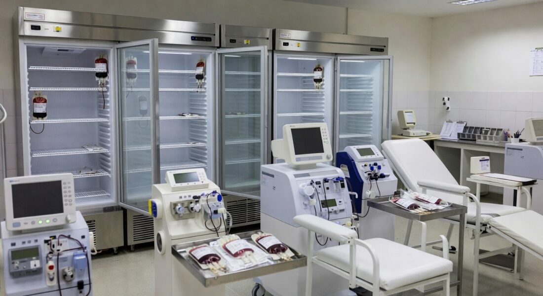 Sala de vacinação em hospital de Brasília com equipamentos para doadores de sangue e medula