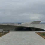Fachada da Câmara Legislativa do DF em Brasília, símbolo de críticas à lentidão na Justiça