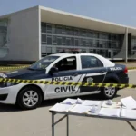 Viatura da Polícia Civil em operação contra agiotas no Distrito Federal