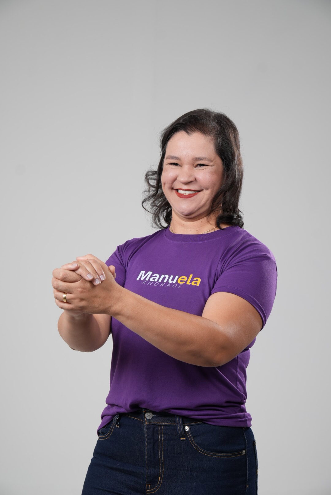 Manuela Andrade consolida liderança e avança nas pesquisas em 2026